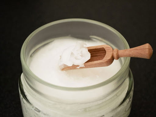 8 moduri ingenioase de a folosi ulei de cocos pe par