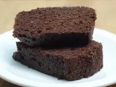 Această prăjitură cu ciocolată fără gluten și zahăr are doar 3 ingrediente, este bogată în potasiu și proteine.