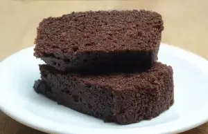 Această prăjitură cu ciocolată fără gluten și zahăr are doar 3 ingrediente, este bogată în potasiu și proteine.