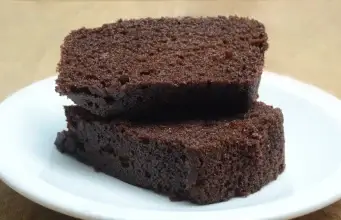 Această prăjitură cu ciocolată fără gluten și zahăr are doar 3 ingrediente, este bogată în potasiu și proteine.