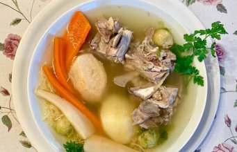 Supă de carne ieftină cu oase garf – O rețetă hrănitoare, gustoasă și sănătoasă