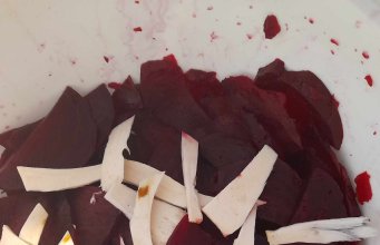 Salată de sfeclă cu hrean – rețeta și beneficii pentru sănătate