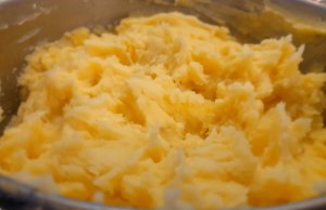 Piure de cartofi cremos – Rețetă simplă și beneficii pentru sănătate