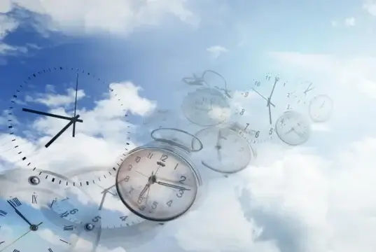 De ce trece timpul mai repede pe măsură ce îmbătrânim? Explicația științifică a unui fenomen pe care toți îl simțim